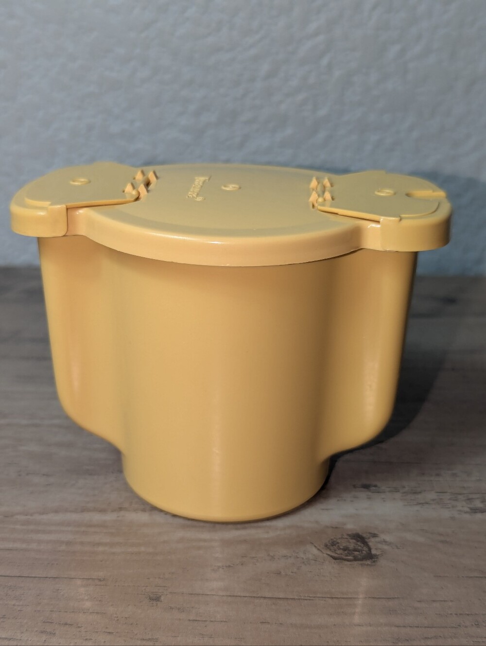 Tupperware Harvest Gold Double Flip Pour Sugar Bowl Container